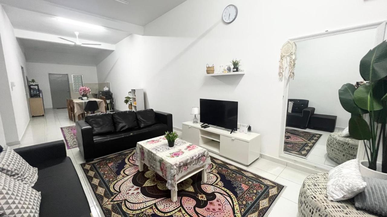 Homestay Near Plaza Tol Bandar Ainsdale Labu Exterior photo